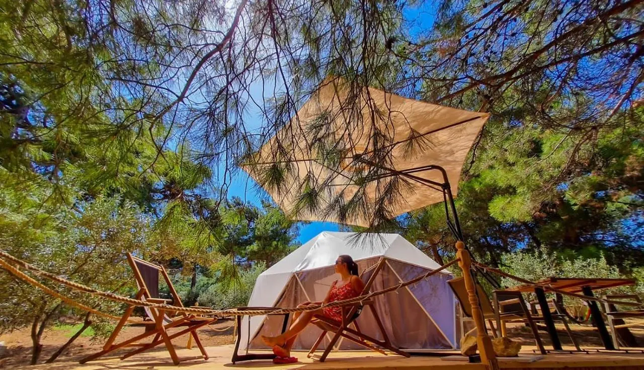 Lodge Foca Dome Glamping Suits