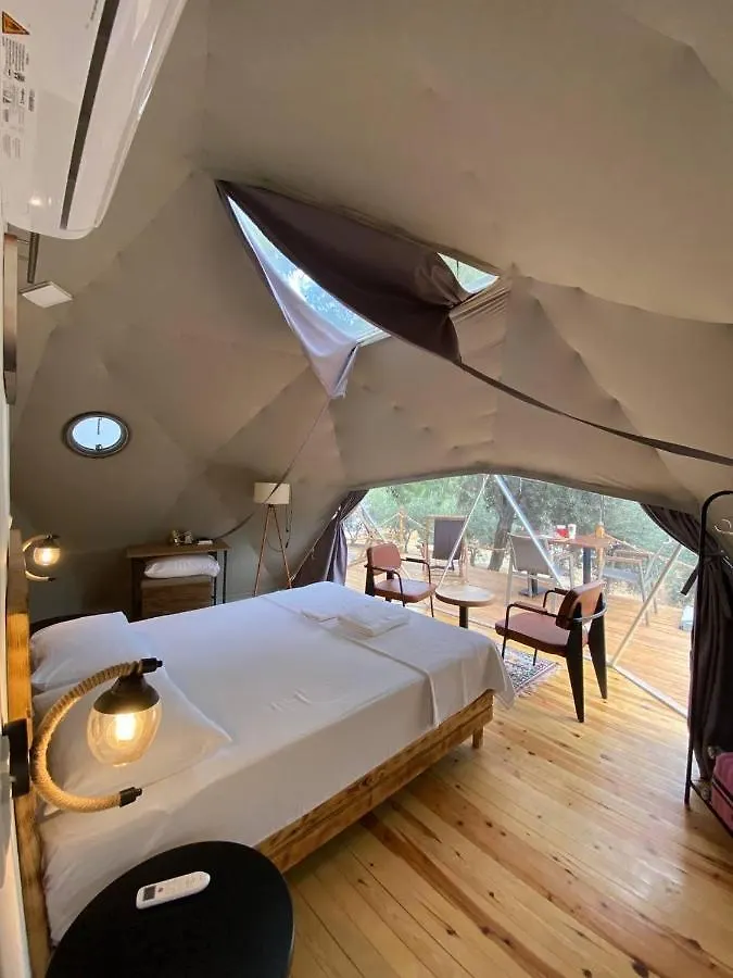 Foca Dome Glamping Suits Lodge